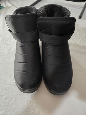 Black Women's Insulated Winter Ankle Boots with Faux-Fur Lining